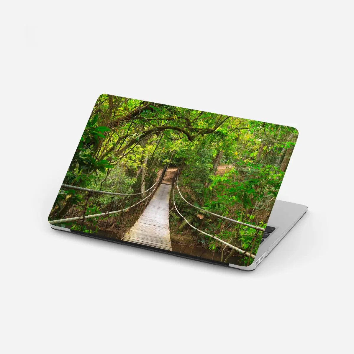 Laptop-Aufkleber hängende holzbrücke im grünen wald – Pixers®