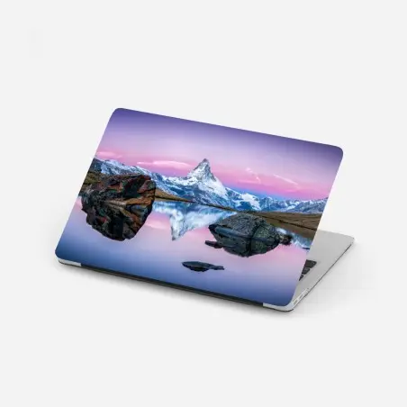 Laptop-Aufkleber sanfte alpine spiegelung bei dämmerung – Pixers®