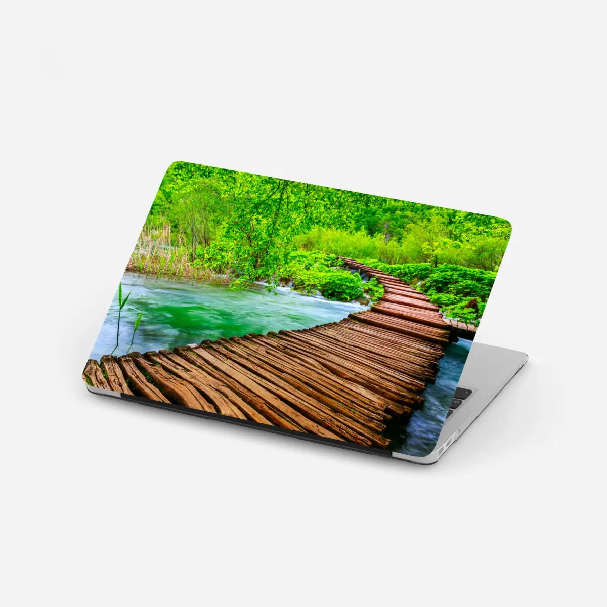 Laptop-Aufkleber ruhiger grüner steg über dem fluss – Pixers®