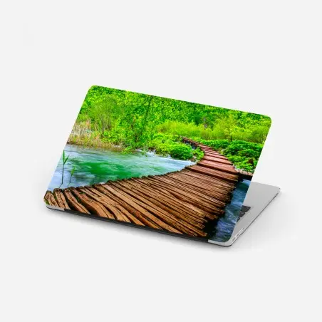 Laptop-Aufkleber ruhiger grüner steg über dem fluss – Pixers®