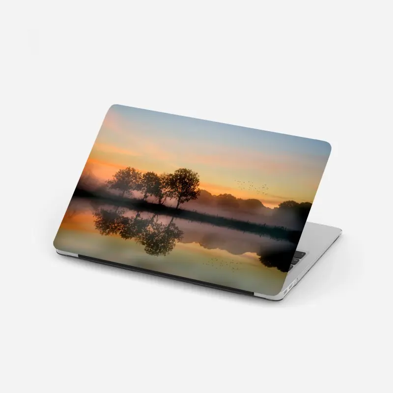 Laptop-Aufkleber nebliger herbstlicher sonnenaufgang über Englischer landschaft