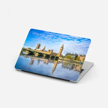 Laptop-Aufkleber London skyline mit spiegelung auf dem fluss – Pixers®