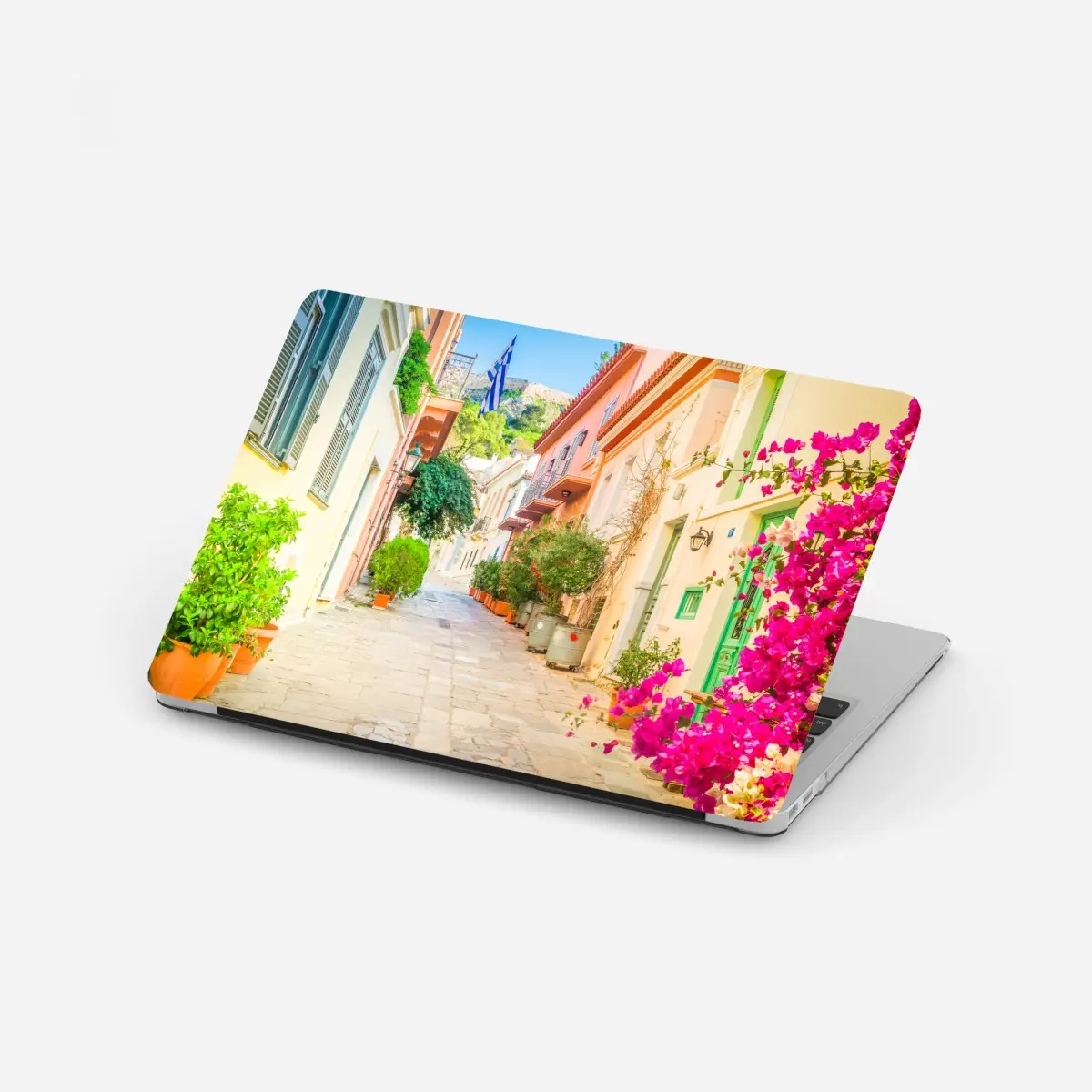 Laptop-Aufkleber sonnige griechische gasse mit bougainvillea – Pixers®