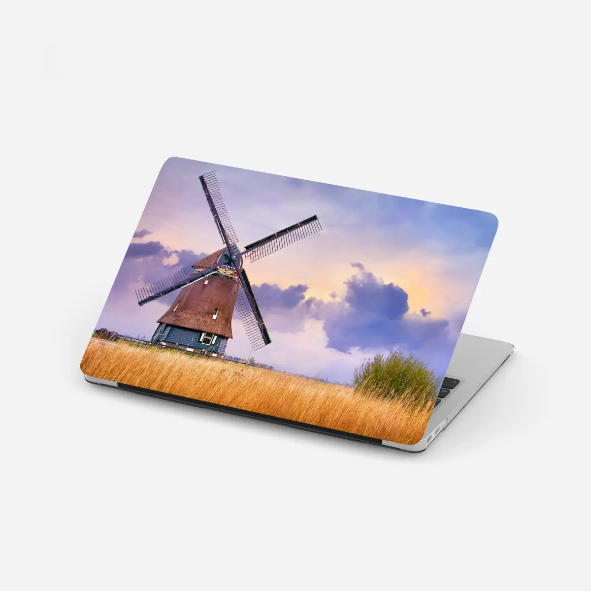 Laptop-Aufkleber historische windmühle auf goldenen feldern – Pixers®