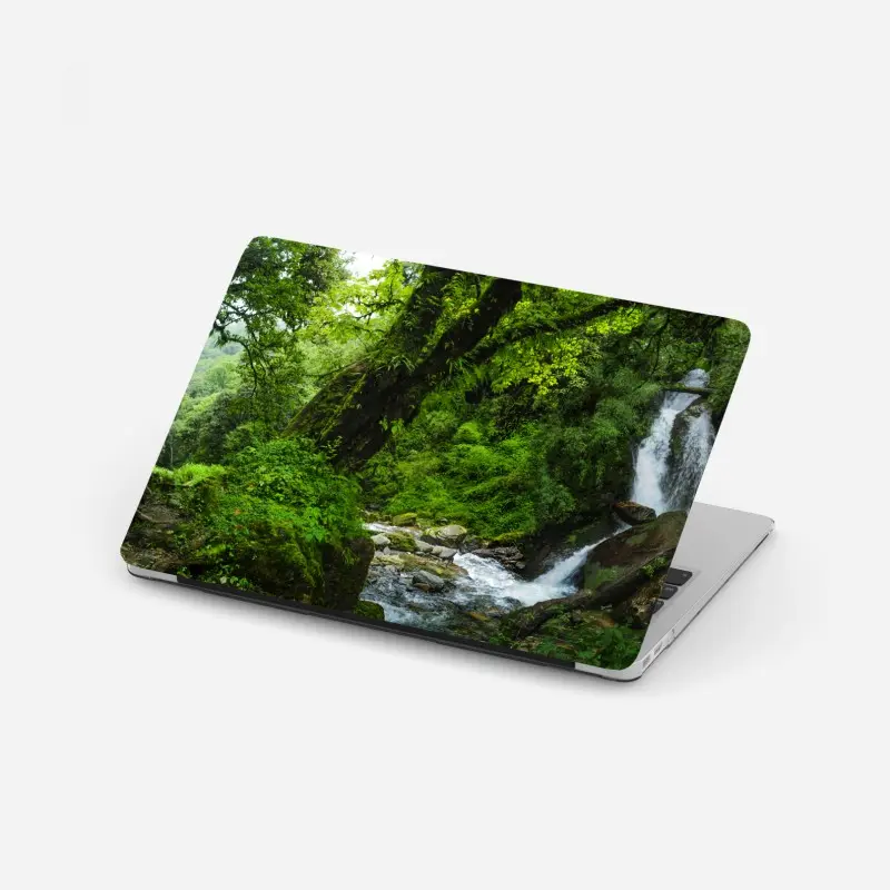 Laptop-Aufkleber üppiger grüner wasserfall im wald
