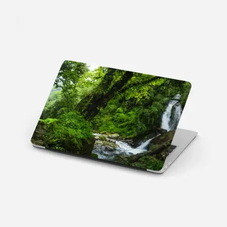 Laptop-Aufkleber üppiger grüner wasserfall im wald – Pixers®