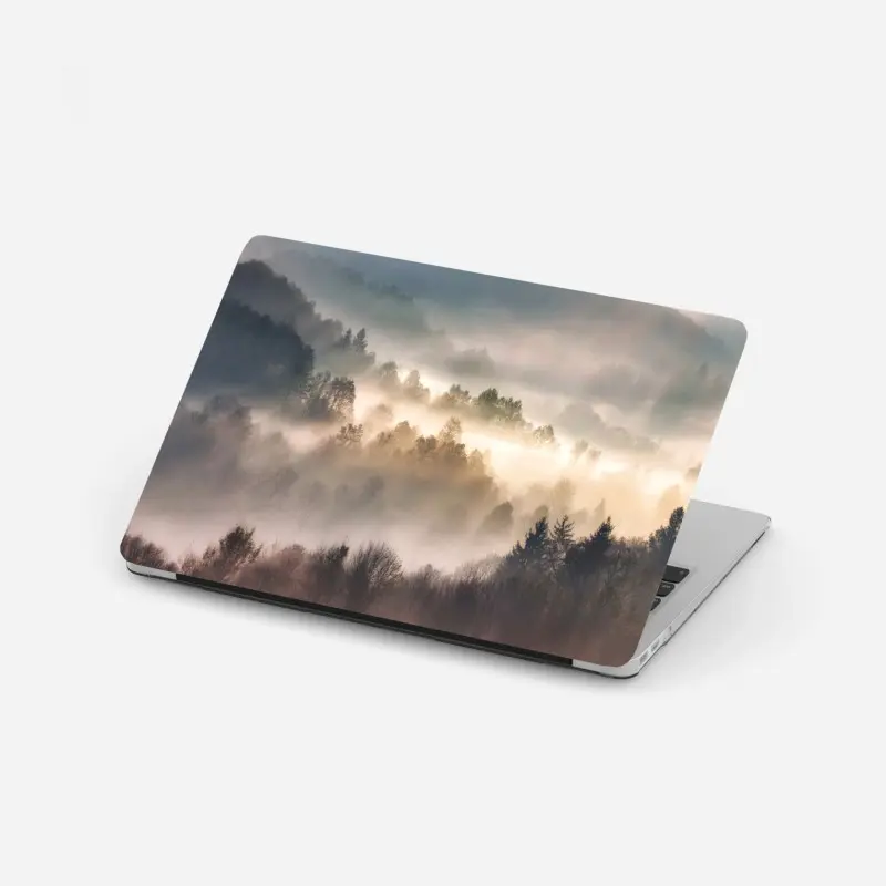 Laptop-Aufkleber nebliger wald im morgengrauen