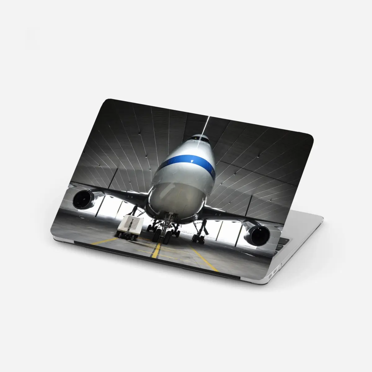 Laptop-Aufkleber frachter im hangar - frontansicht des jets – Pixers®