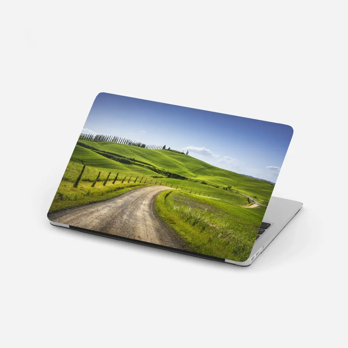Laptop-Aufkleber ländliche straße in der Toskana durch grüne hügel – Pixers®