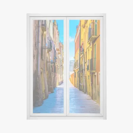 Fensteraufkleber sonnenbeschienene mediterrane gasse mit bunten fassaden – Pixers®