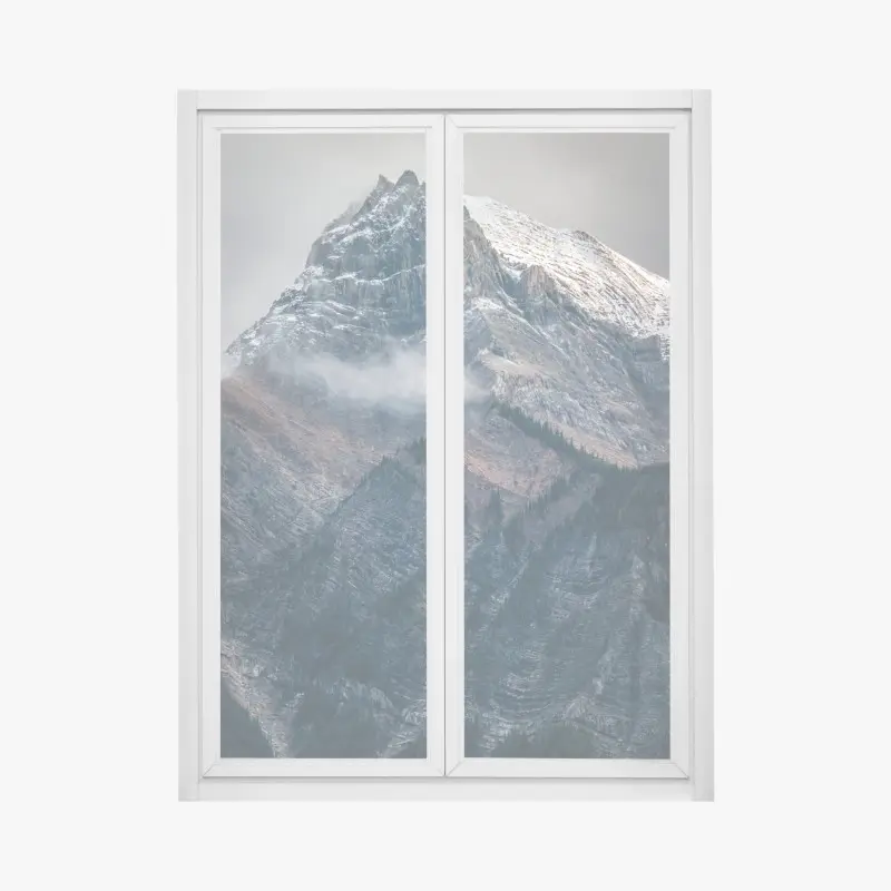 Fensteraufkleber dramatischer alpiner gipfel im nebel