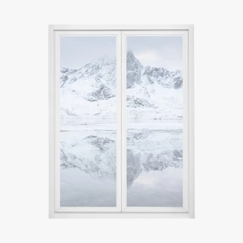 Fensteraufkleber verschneite bergspiegelung in Norwegen