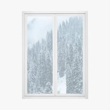 Fensteraufkleber nebeliger schneebedeckter kiefernwald – Pixers®