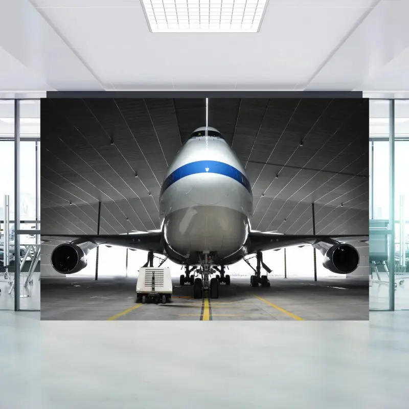 Fototapete frachter im hangar - frontansicht des jets
