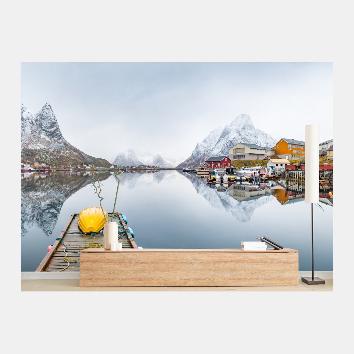 Fototapete spiegelglatter fjord mit bergkulisse – Pixers®