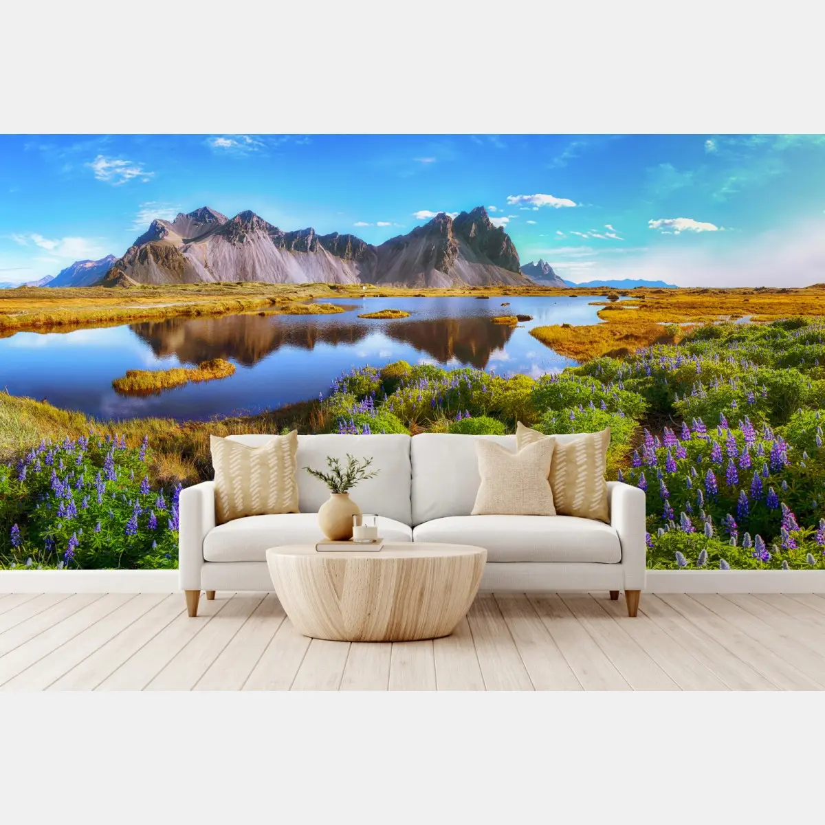 Fototapete lebendige lupinenwiesen bei Vestrahorn, Island – Pixers®