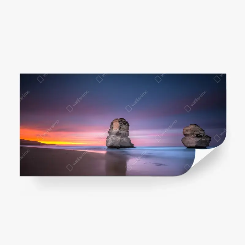 Fototapete ruhige küstenlandschaft mit felsformationen bei sonnenuntergang