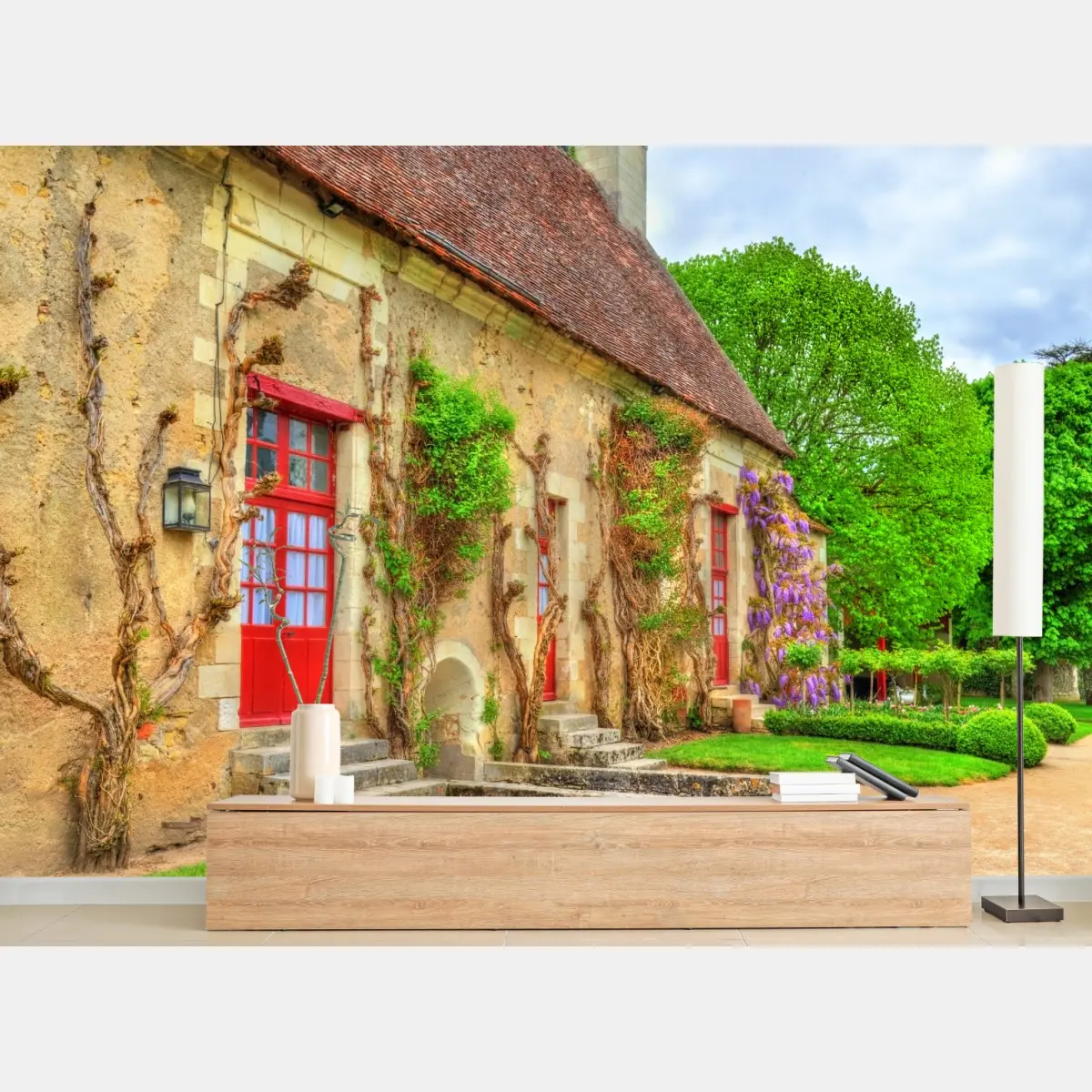 Fototapete reizendes landhaus mit blühender glyzinie – Pixers®