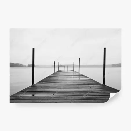 Fototapete nebliger steg am see in monochrom – Pixers®