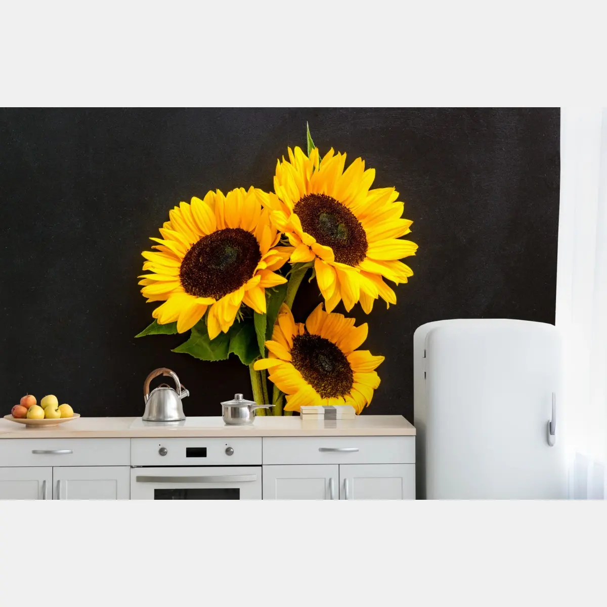 Fototapete leuchtende sonnenblumen auf schwarzem hintergrund – Pixers®