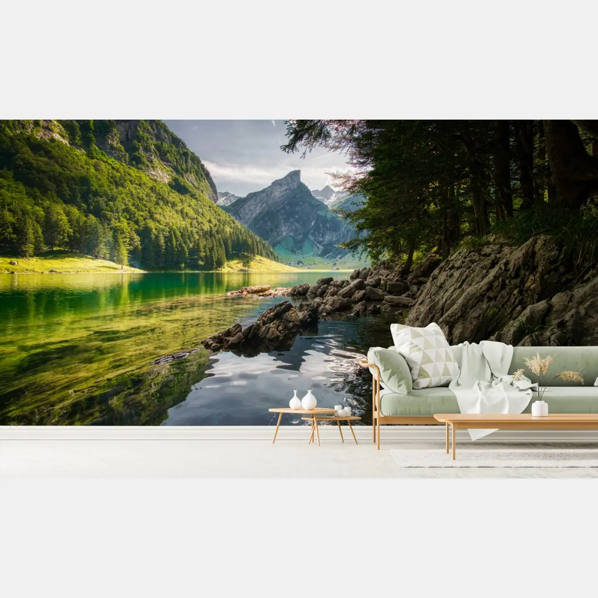 Fototapete ruhiger bergsee mit spiegelungen im wald – Pixers®