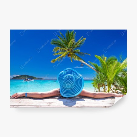 Fototapete tropischer strand mit blauem sonnenhut – Pixers®