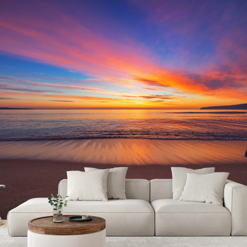 Fototapete lebendiger sonnenaufgang über einem ruhigen strand