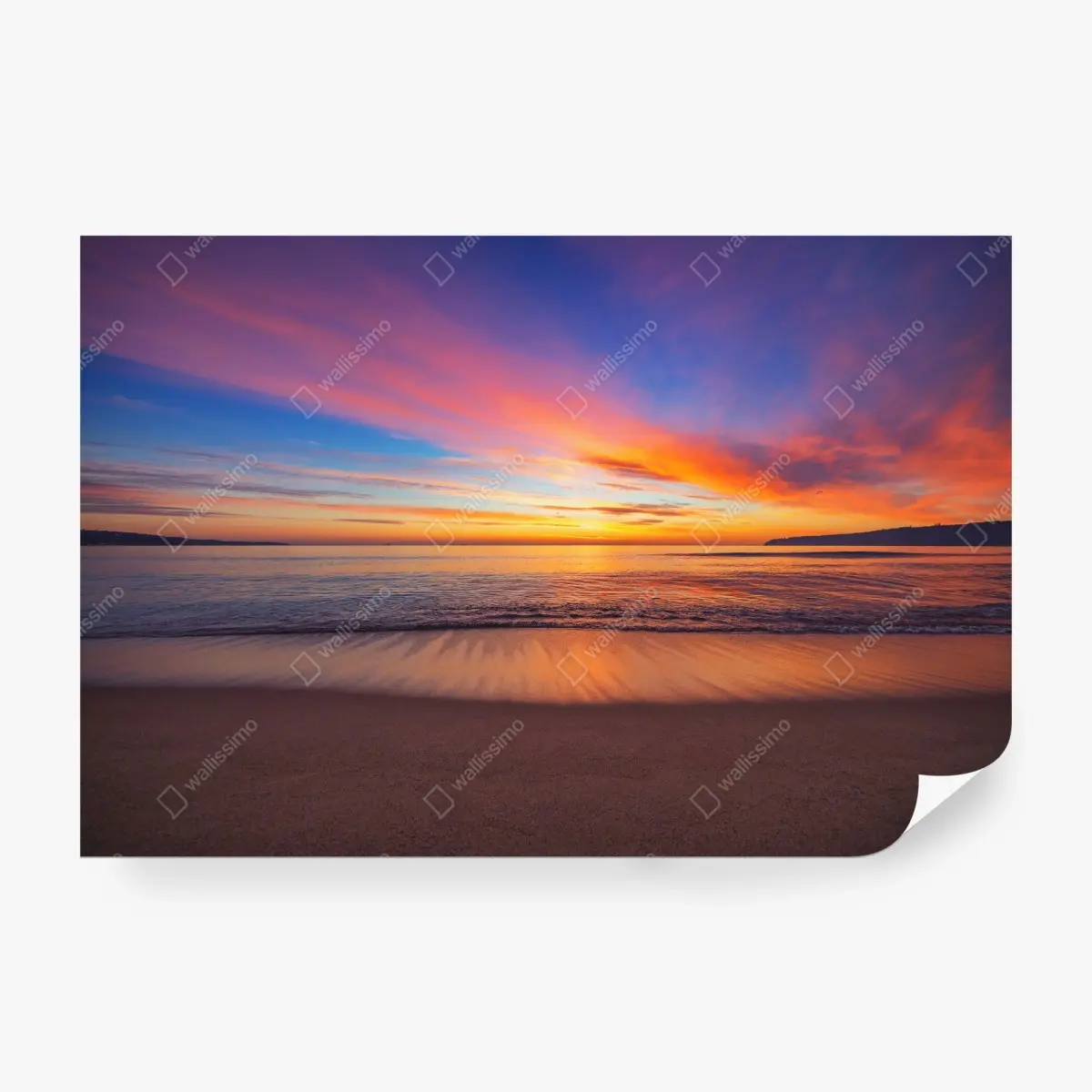 Fototapete lebendiger sonnenaufgang über einem ruhigen strand – Pixers®