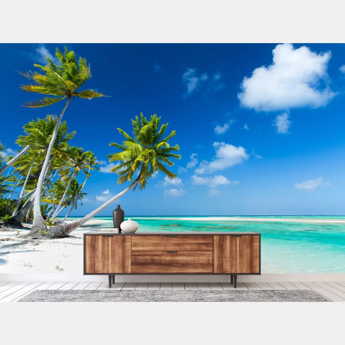 Fototapete tropischer strand mit palmen und türkisfarbenem wasser – Pixers®