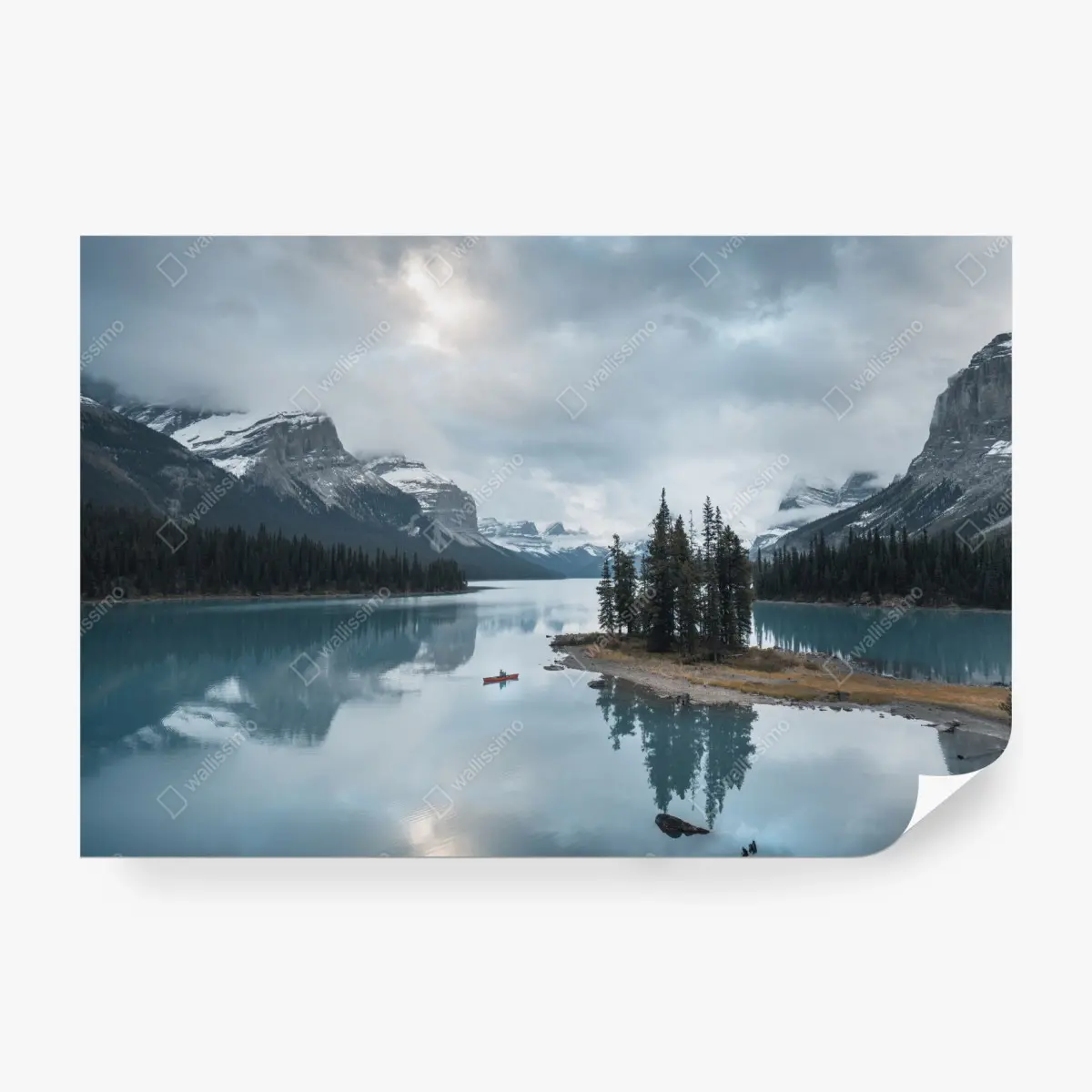 Fototapete ruhiger alpensee mit insel und kajak – Pixers®