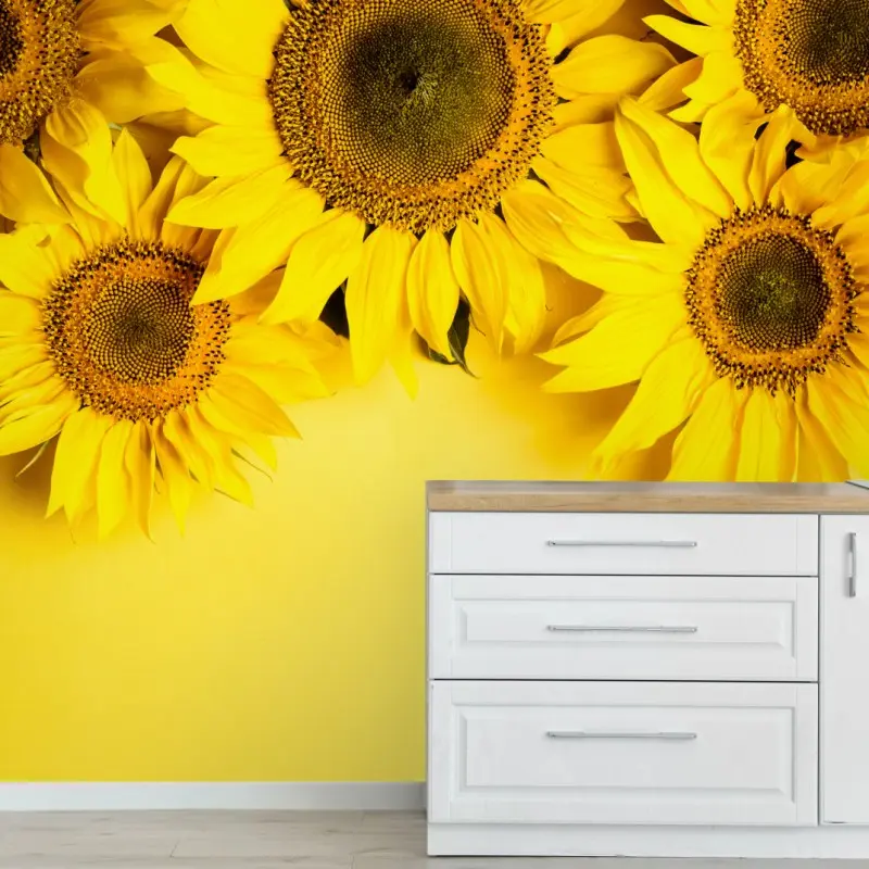 Fototapete leuchtender sonnenblumenstrauß auf gelbem hintergrund