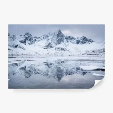 Fototapete verschneite bergspiegelung in Norwegen – Pixers®