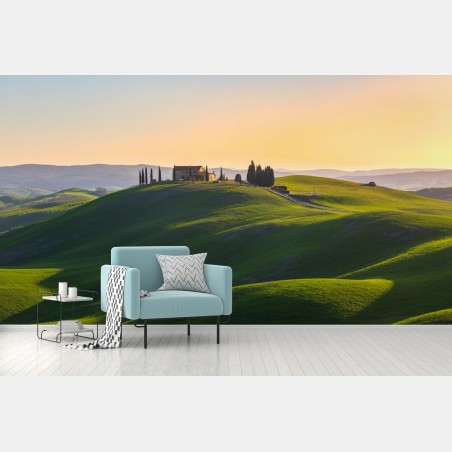 Fototapete bauernhaus auf grünen hügeln, Crete Senesi – Pixers®