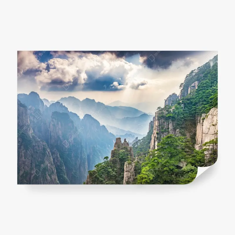 Fototapete neblige bergklippen mit sonnenstrahlen