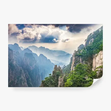 Fototapete neblige bergklippen mit sonnenstrahlen – Pixers®