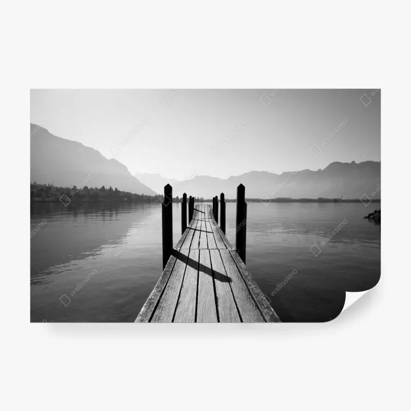 Fototapete ruhiger steg am see in schwarzweiß