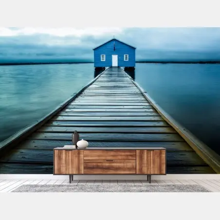 Fototapete blaues bootshaus am ende des stegs – Pixers®