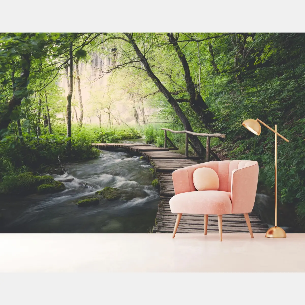 Fototapete ruhiger hölzerner steg durch grünen wald – Pixers®