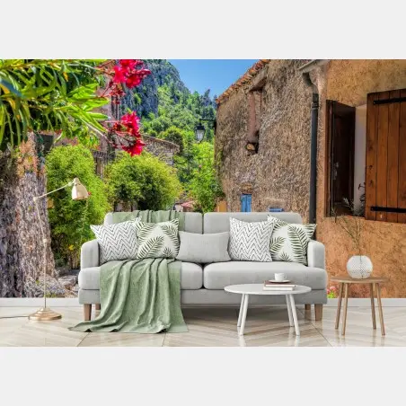 Fototapete Moustiers Sainte Marie reizvolle Dorfstraße in Provence – Pixers®