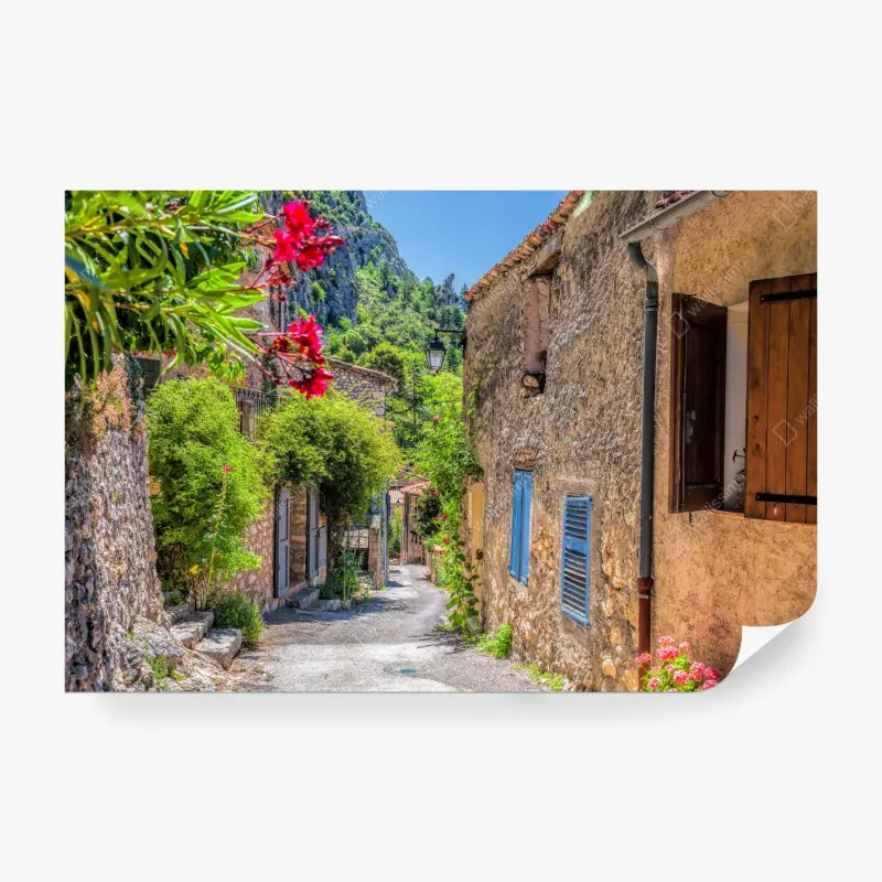 Fototapete Moustiers Sainte Marie reizvolle Dorfstraße in Provence