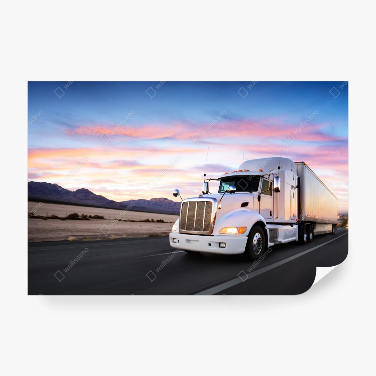 Fototapete lastwagen bei sonnenuntergang auf der autobahn – Pixers®