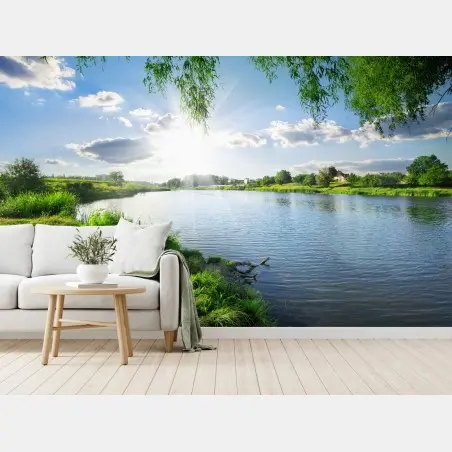 Fototapete sonnenbeschienenes flussufer mit üppigem grün – Pixers®