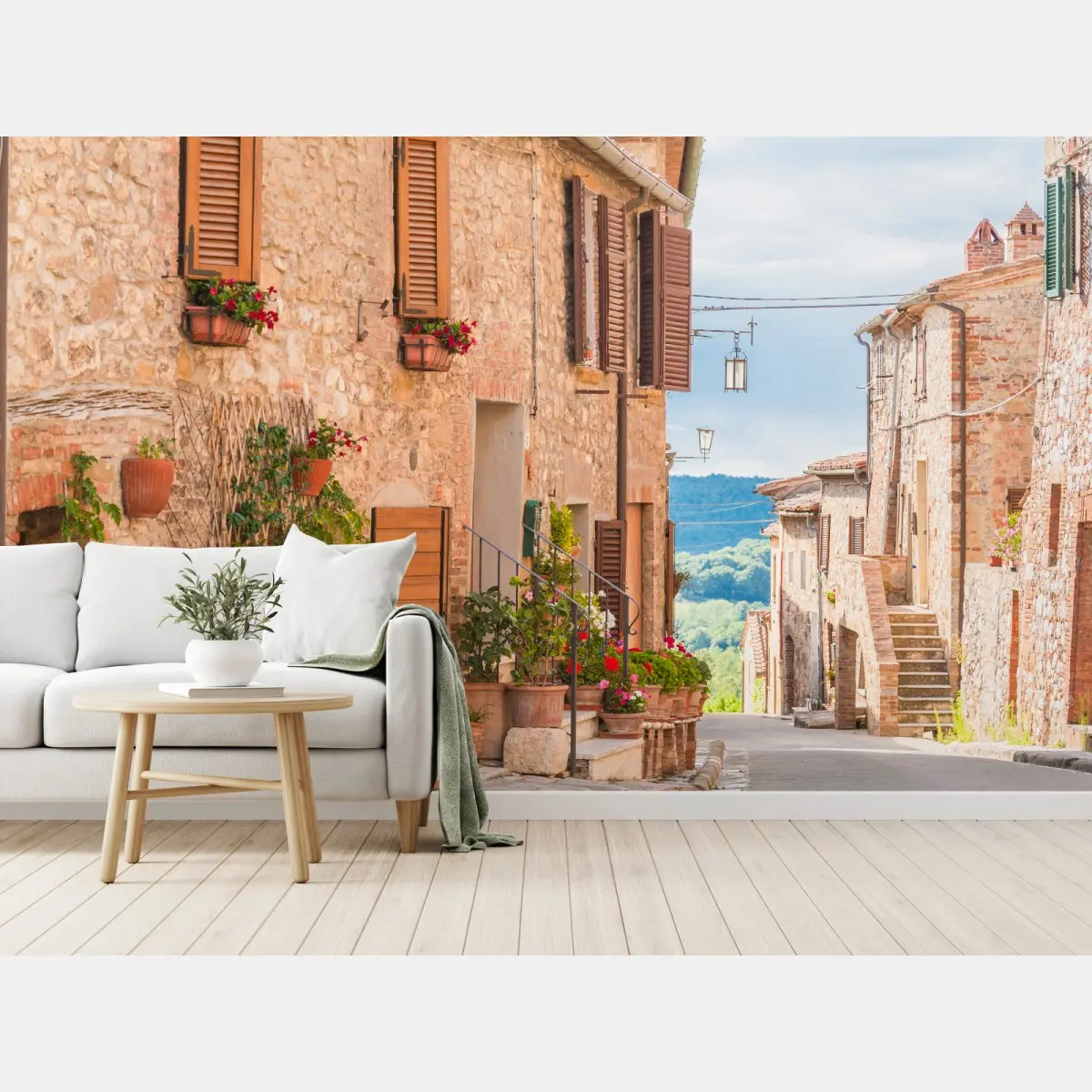Fototapete mittelalterliche straße in der Toskana mit blumentöpfen – Pixers®