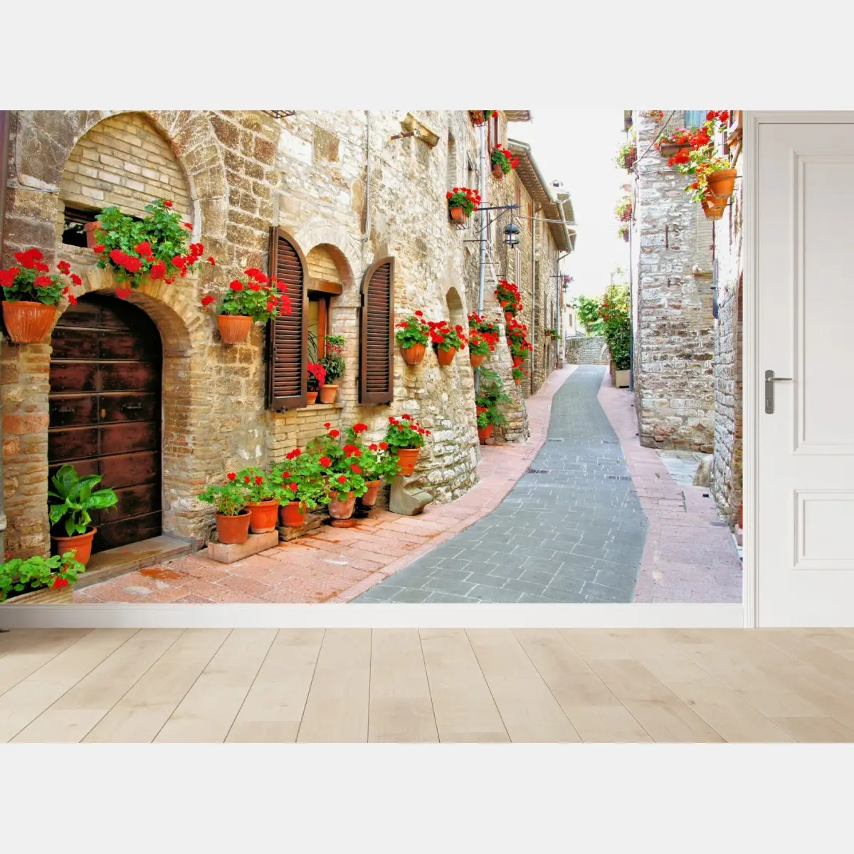 Fototapete sonnige steingasse mit roten geranien – Pixers®