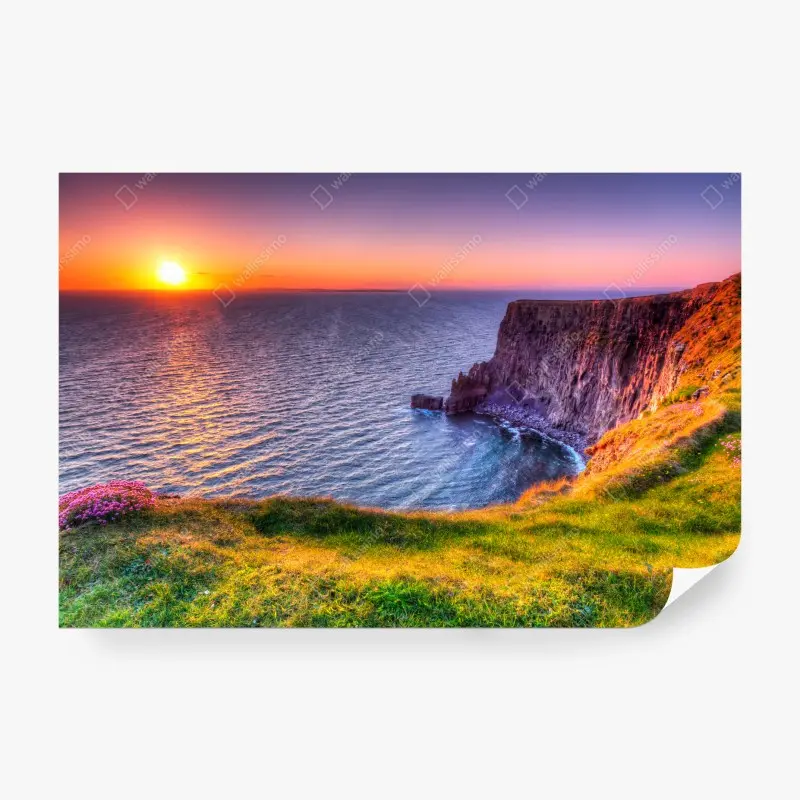 Fototapete sonnenuntergang über zerklüfteten küstenklippen