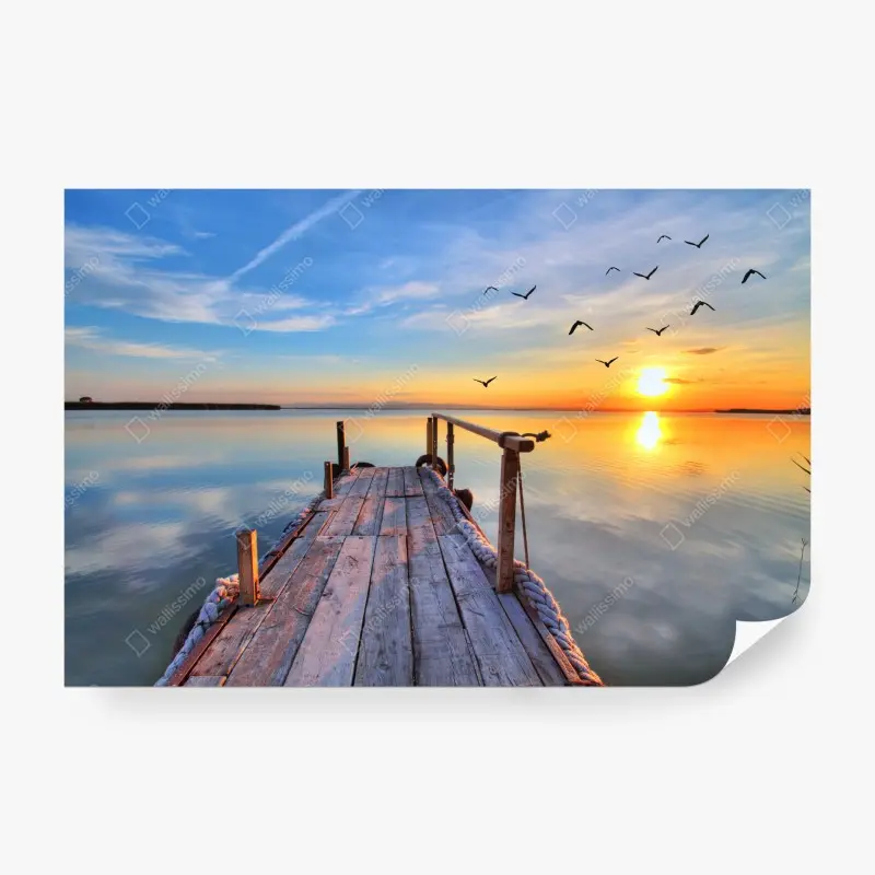 Fototapete sonnenuntergang am hölzernen steg