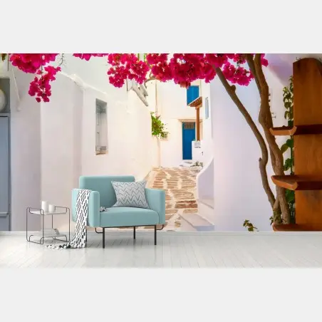 Fototapete sonnige gasse in Griechenland mit bougainvillea – Pixers®