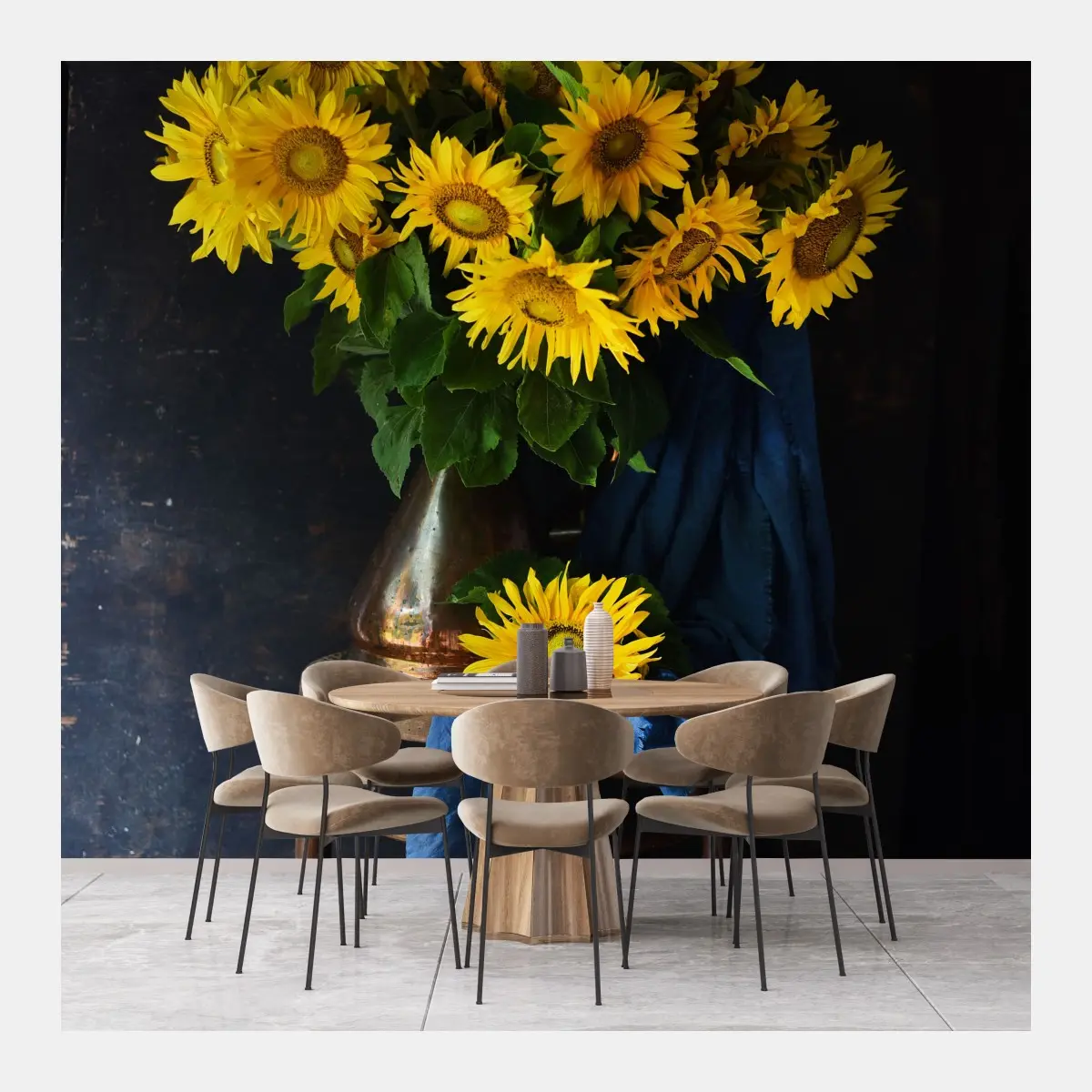 Fototapete leuchtender sonnenblumenstrauß auf vintage-hocker – Pixers®