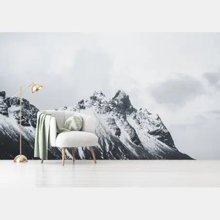 Fototapete ruhige schneebedeckte berglandschaft am meer – Pixers®