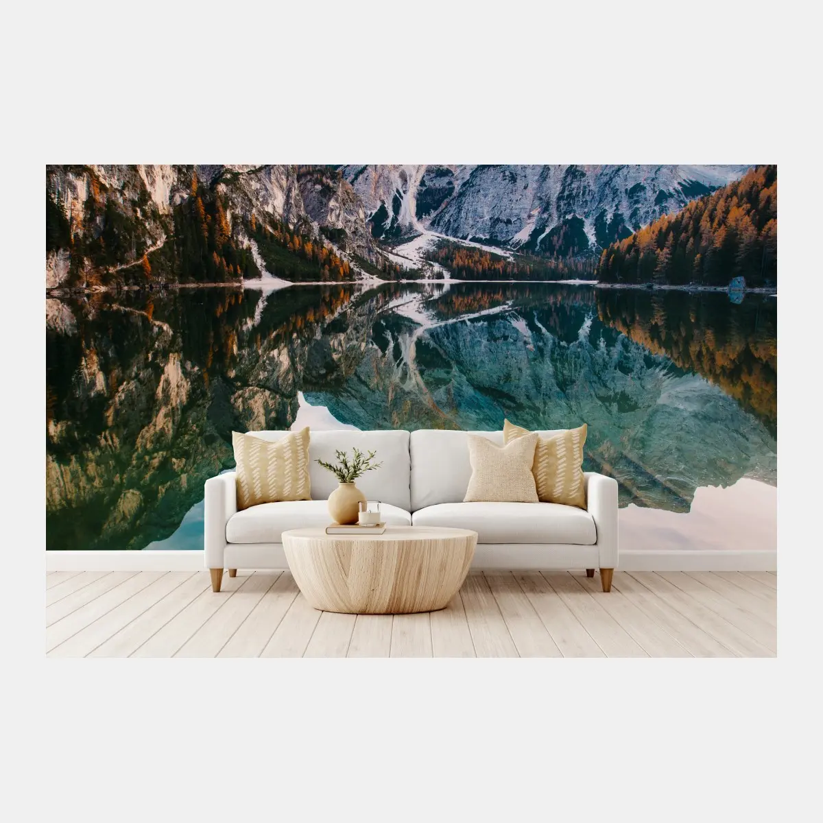 Fototapete ruhiger alpensee mit hölzernem steg – Pixers®